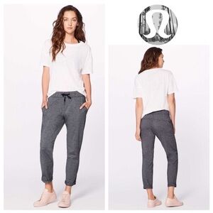 Lululemon On The Fly Pant *28" in Heathered Black